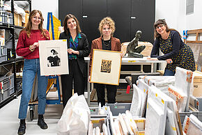 Photo de régisseuses d'œuvres avec la Directrice et la Conservatrice du patrimoine du musée Sainte-Croix