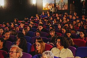 Photo de spectateurs dans la salle du Dietrich